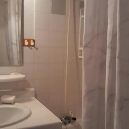 Situe Au Sein D'une A Pour 4 A 6 Personnes, 1 Chambre, 1 Mezzanine * Бареж