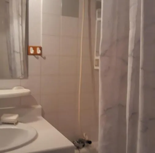 Situe Au Sein D'une A Pour 4 A 6 Personnes, 1 Chambre, 1 Mezzanine * Barèges